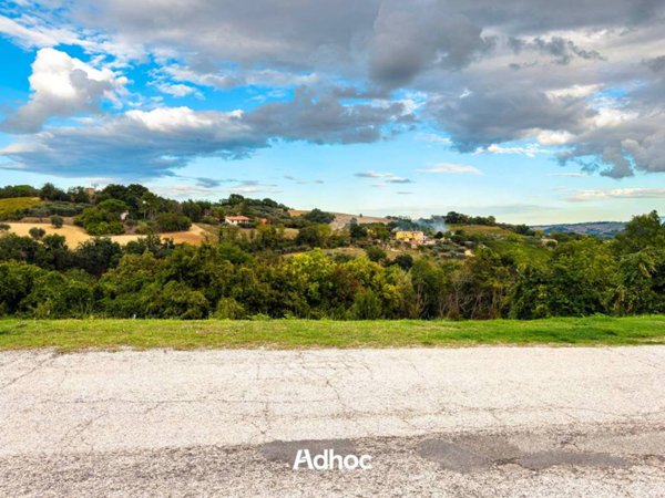 terreno edificabile in vendita a Colli al Metauro in zona Serrungarina