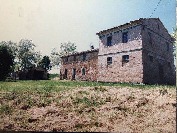 quadrivano in vendita a Colli al Metauro in zona Serrungarina