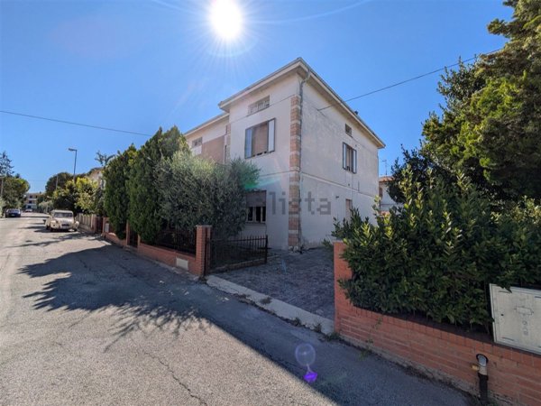 casa semindipendente in vendita a Colli al Metauro in zona Calcinelli