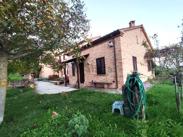 casa indipendente in vendita a Colli al Metauro in zona Serrungarina