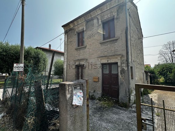 casa indipendente in vendita a Colli al Metauro in zona Calcinelli