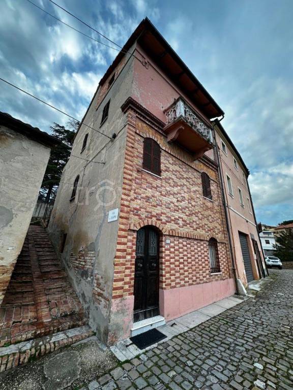 casa indipendente in vendita a Colli al Metauro in zona Saltara