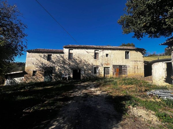 casa indipendente in vendita a Colli al Metauro in zona Serrungarina
