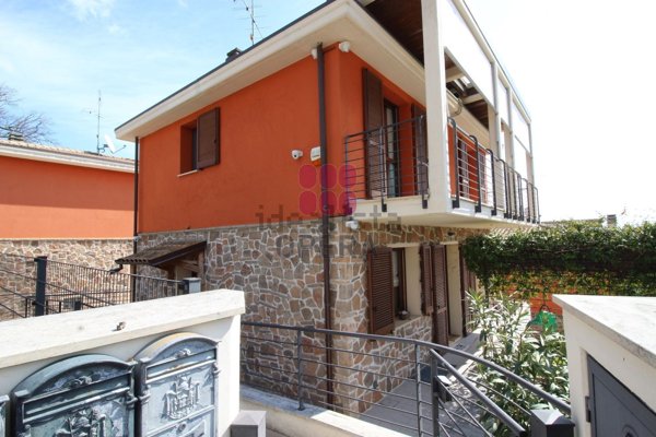 casa indipendente in vendita a Colli al Metauro in zona Saltara