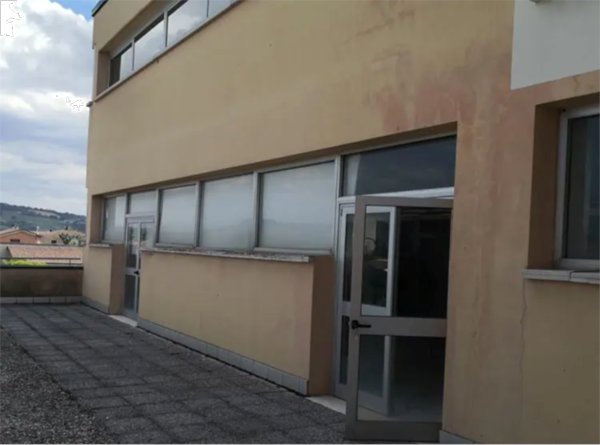 ufficio in vendita a Colli al Metauro in zona Serrungarina