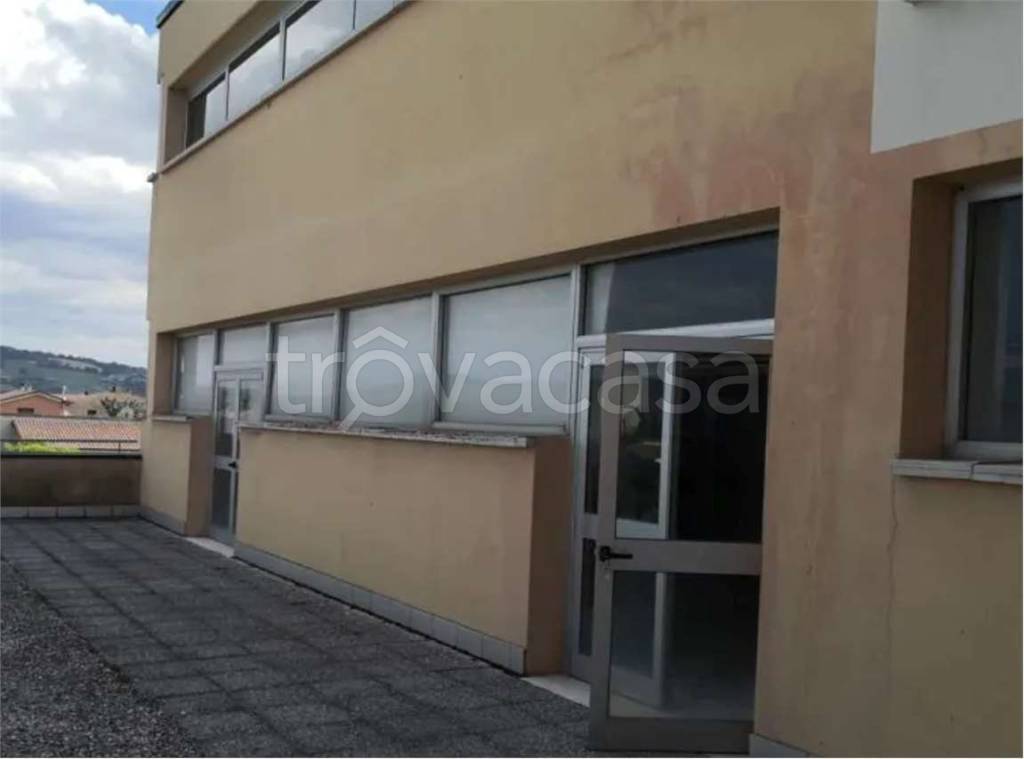 ufficio in vendita a Colli al Metauro in zona Serrungarina