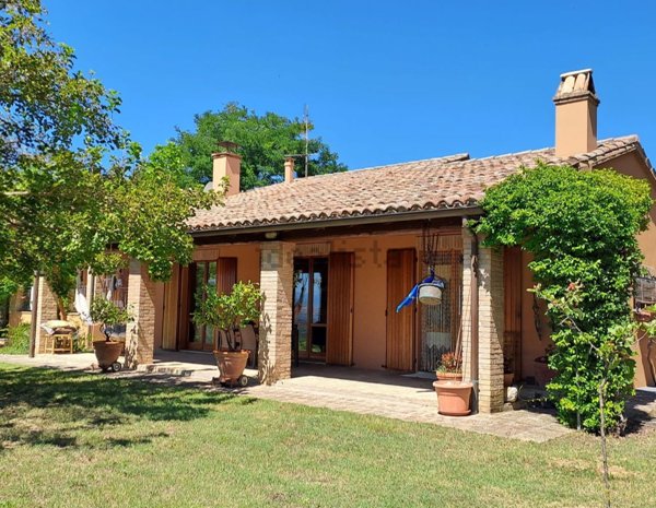 casa indipendente in vendita a Colli al Metauro in zona Borgaccio