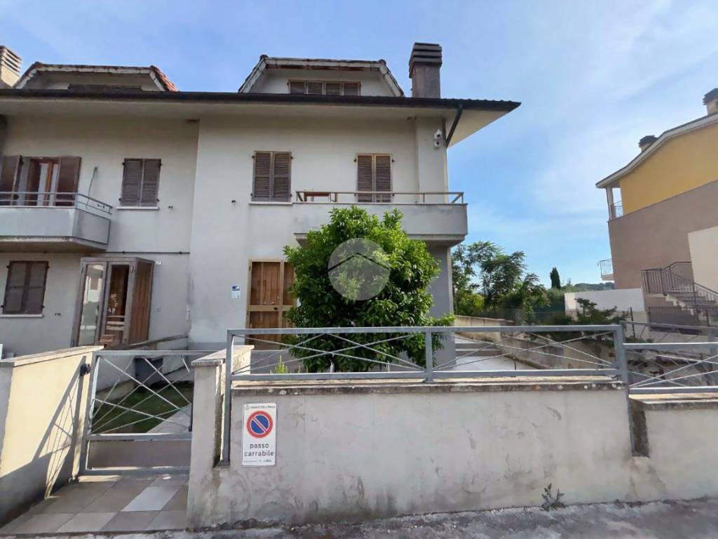 casa indipendente in vendita a Colli al Metauro in zona Calcinelli