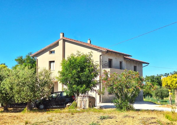 casa indipendente in vendita a Colli al Metauro in zona Montemaggiore al Metauro