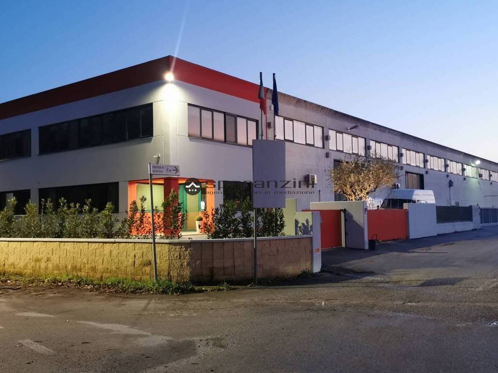 locale commerciale in vendita a Colli al Metauro in zona Tavernelle