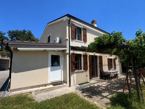 casale in vendita a Colli al Metauro in zona Saltara