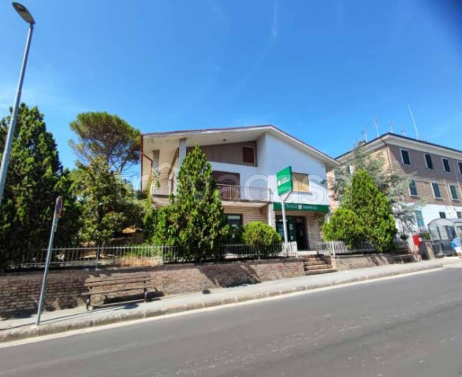 negozio in vendita a Terre Roveresche in zona San Giorgio di Pesaro