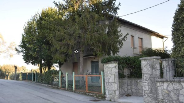 negozio in vendita a Terre Roveresche in zona Barchi