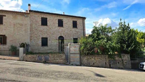 casa indipendente in vendita a Terre Roveresche in zona Orciano di Pesaro