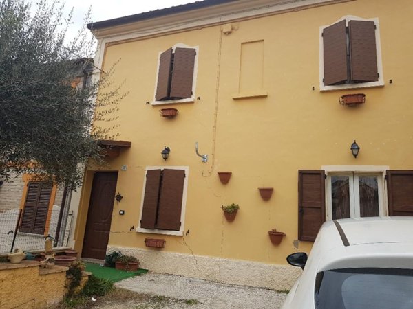 casa indipendente in vendita a Terre Roveresche in zona Piagge