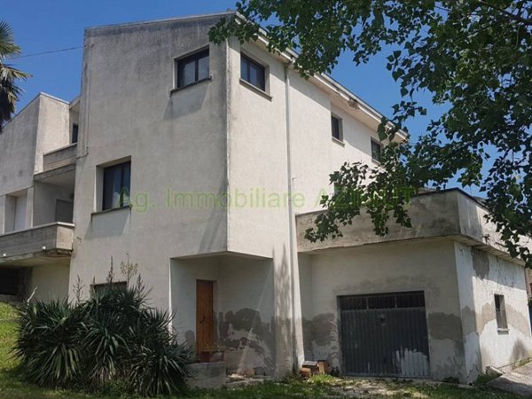 casa indipendente in vendita a Terre Roveresche in zona San Giorgio di Pesaro