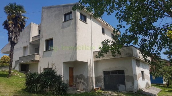casa indipendente in vendita a Terre Roveresche