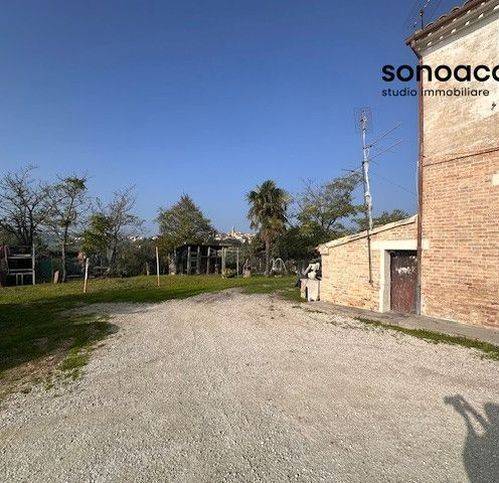 casa indipendente in vendita a Terre Roveresche in zona Orciano di Pesaro