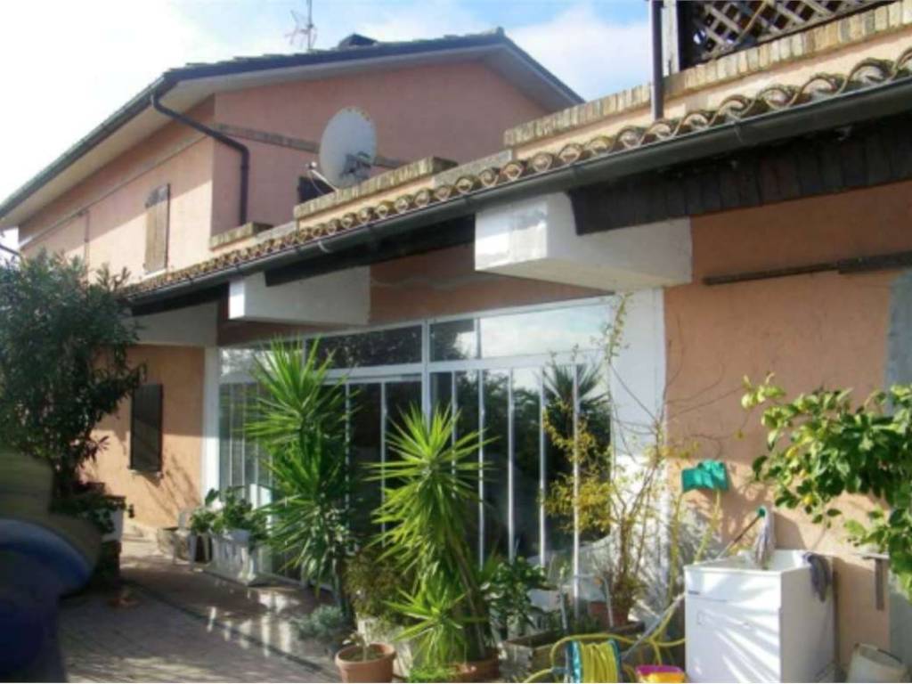 casa indipendente in vendita a Terre Roveresche in zona San Giorgio di Pesaro