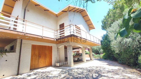 casa indipendente in vendita a Terre Roveresche in zona Cerbara
