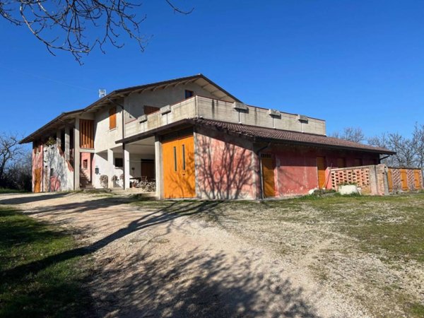 casa indipendente in vendita a Terre Roveresche