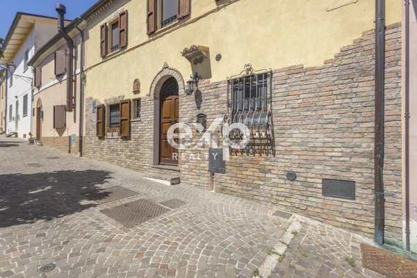 pentavano in vendita a Terre Roveresche in zona Piagge