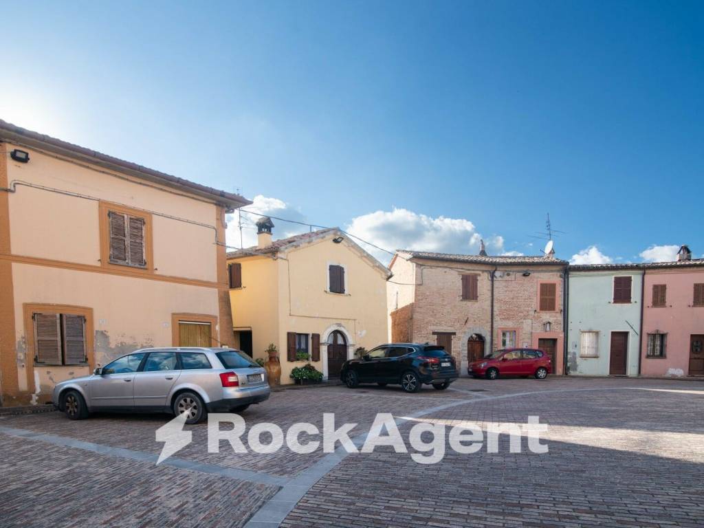 appartamento in vendita a Terre Roveresche in zona Montebello