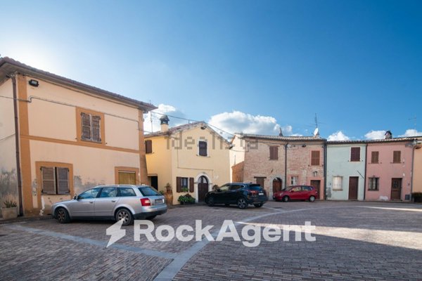 appartamento in vendita a Terre Roveresche in zona Montebello