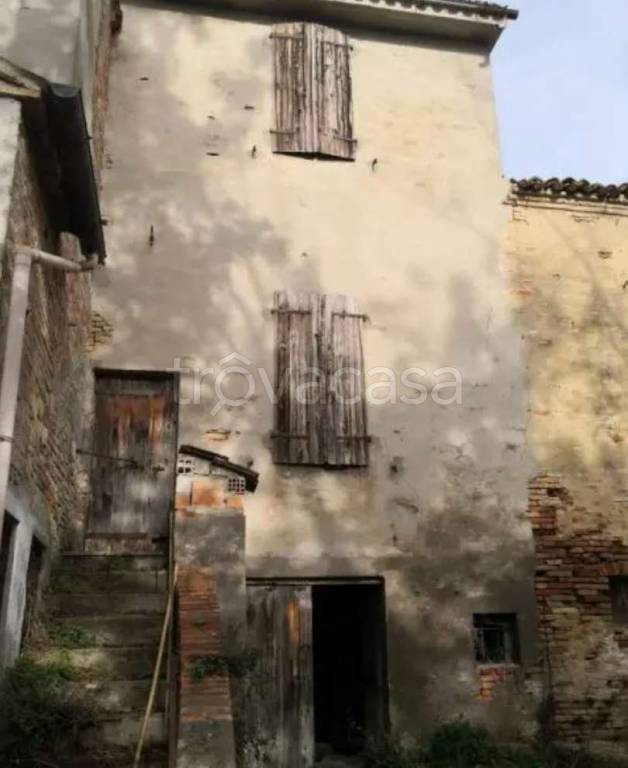 locale di sgombero in vendita a Terre Roveresche in zona San Giorgio di Pesaro