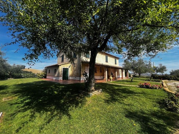 casa indipendente in vendita a Terre Roveresche