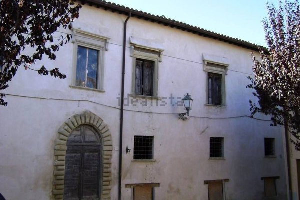 esavano in vendita a Terre Roveresche