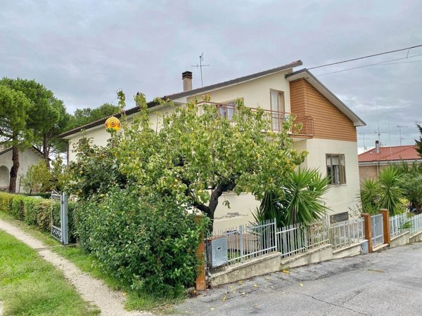 casa indipendente in vendita a Terre Roveresche in zona San Giorgio di Pesaro