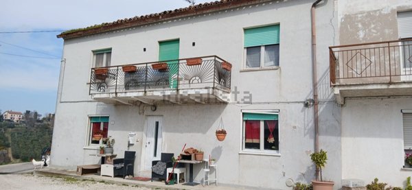 casa indipendente in vendita a Terre Roveresche in zona San Giorgio di Pesaro