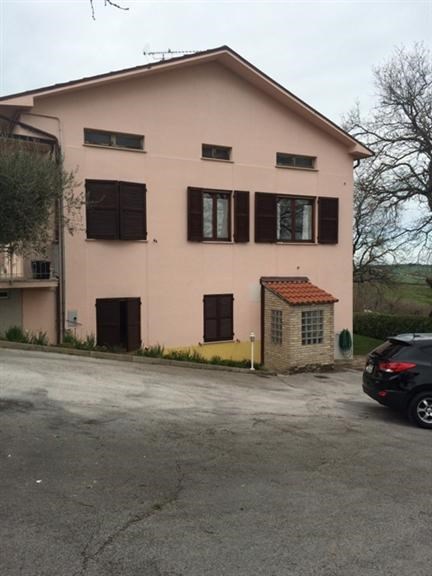 casa indipendente in vendita a Terre Roveresche in zona San Giorgio di Pesaro