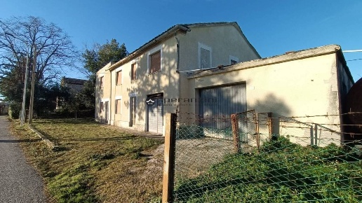 casa indipendente in vendita a Terre Roveresche in zona Villa del Monte