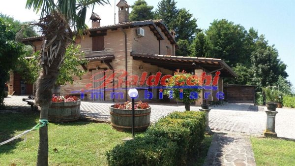 casale in vendita a Terre Roveresche in zona Orciano di Pesaro