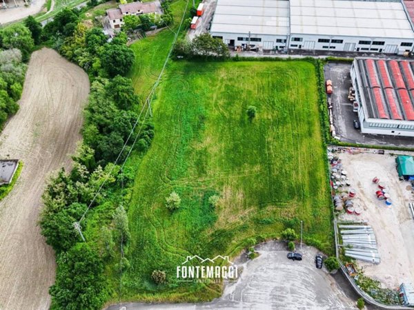terreno edificabile in vendita a Terre Roveresche in zona Schieppe