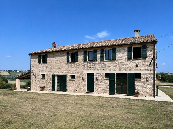 casale in vendita a Terre Roveresche