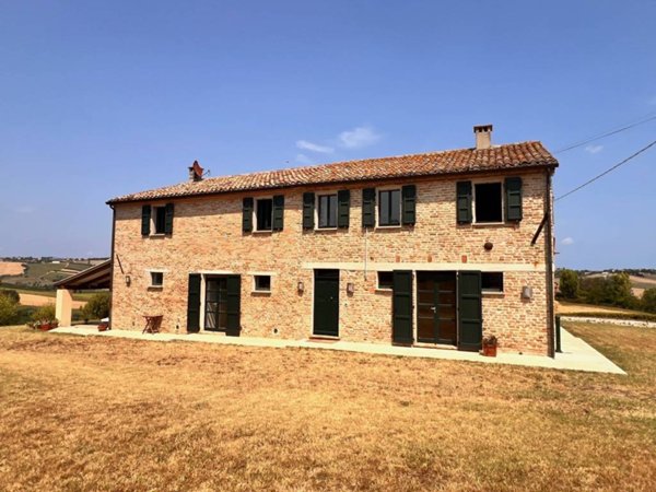 casa indipendente in vendita a Terre Roveresche in zona San Giorgio di Pesaro
