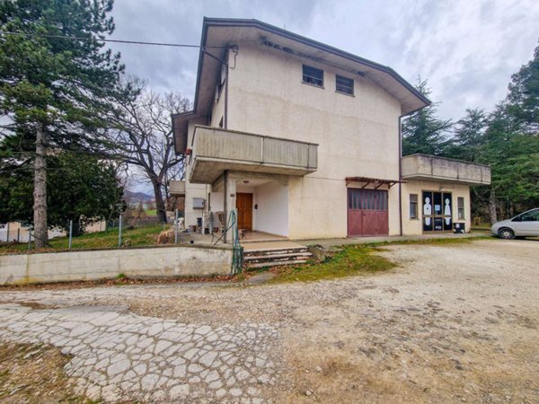 casa indipendente in vendita a Sassocorvaro Auditore in zona Mercatale