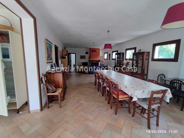 casa indipendente in vendita a Sassocorvaro Auditore in zona Casinina
