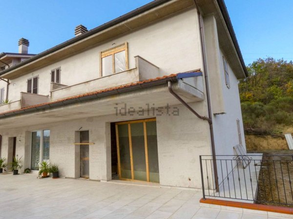 casa indipendente in vendita a Sassocorvaro Auditore in zona Mercatale