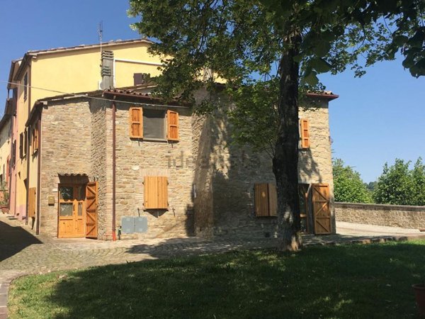 pentavano in vendita a Sassocorvaro Auditore