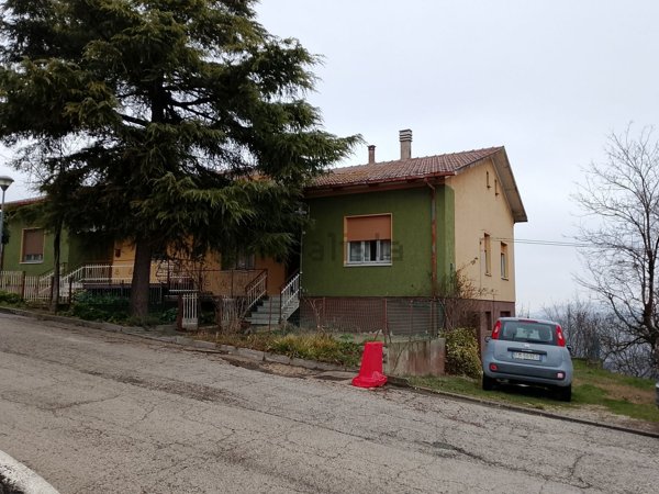 casa indipendente in vendita a Sassocorvaro Auditore