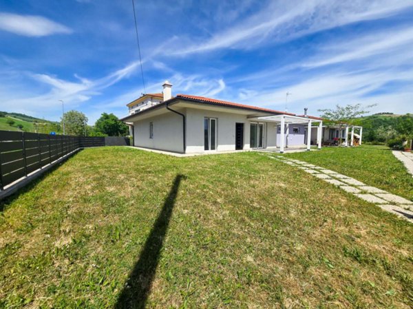 casa indipendente in vendita a Sassocorvaro Auditore in zona Mercatale