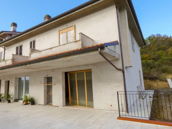casa indipendente in vendita a Sassocorvaro Auditore in zona Mercatale