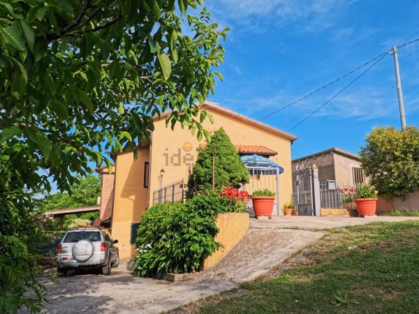 casa indipendente in vendita a Sassocorvaro Auditore