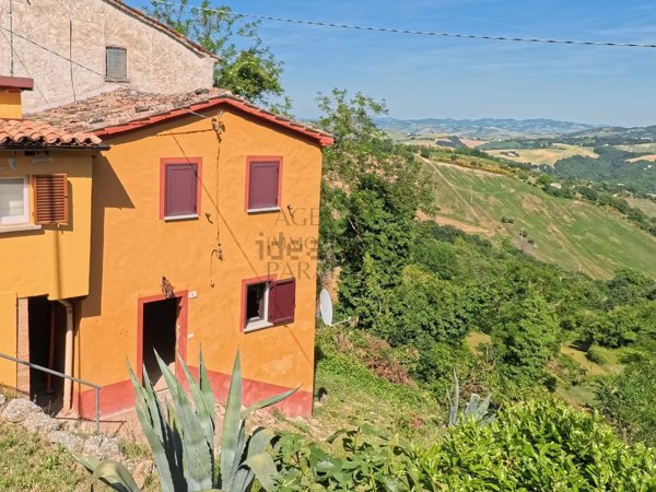 casa semindipendente in vendita a Sassocorvaro Auditore in zona Sassocorvaro