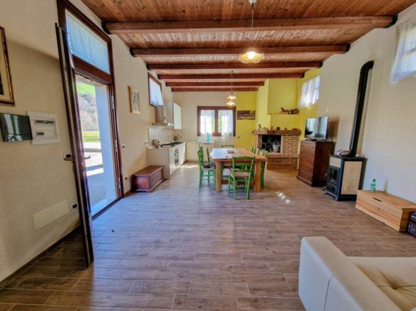 casa indipendente in vendita a Sassocorvaro Auditore in zona Pian d'Alberi