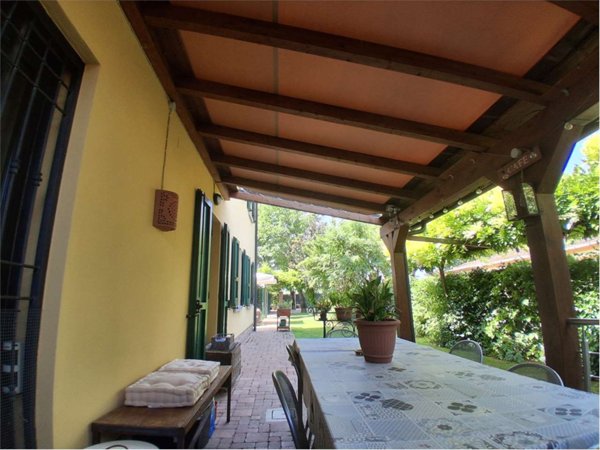 casa indipendente in vendita a Sassocorvaro Auditore in zona Castelnuovo